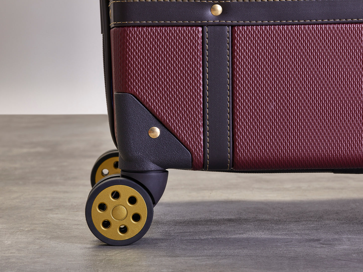 Vintage Medium Suitcase in Burgundy
